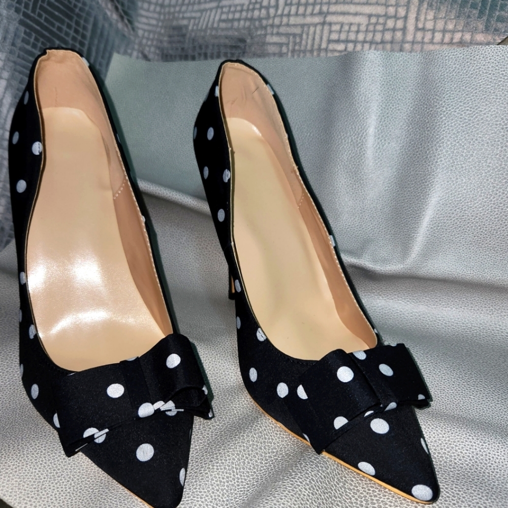 🖤🩶BLACK & WHITE POLKA DOT PUMPS🖤🩶